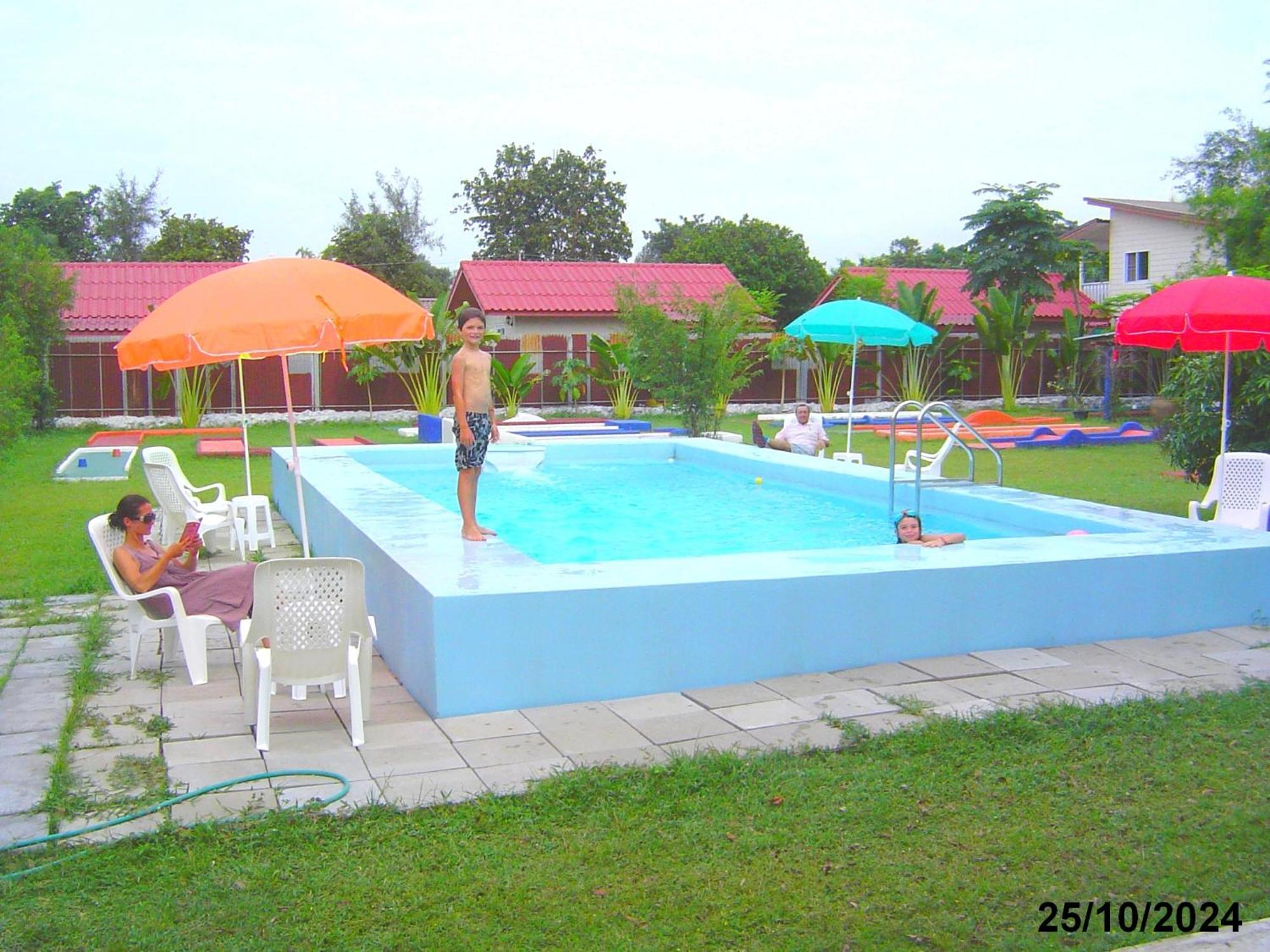 Mini-Golf **** & Resort אובון רטצ'תאני מראה חיצוני תמונה