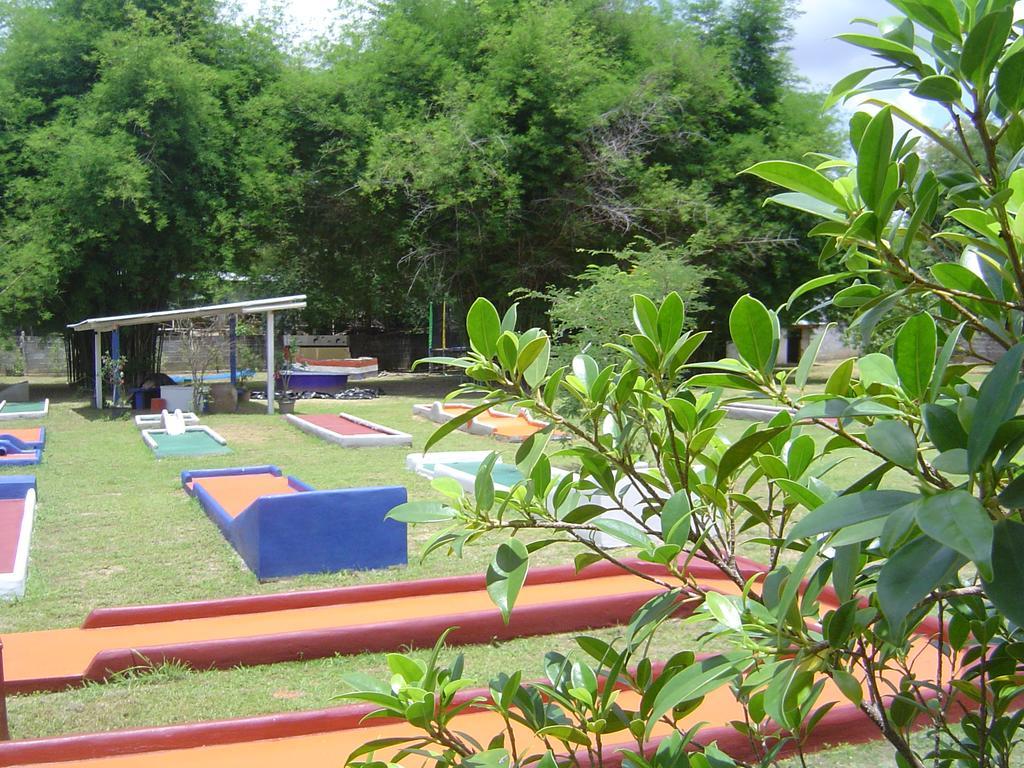 Mini-Golf **** & Resort אובון רטצ'תאני מראה חיצוני תמונה